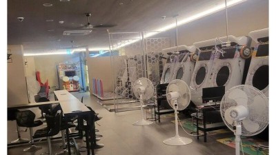 게임장에 테러예고 받고 출동한 경찰이 자꾸 나만 쳐다봄