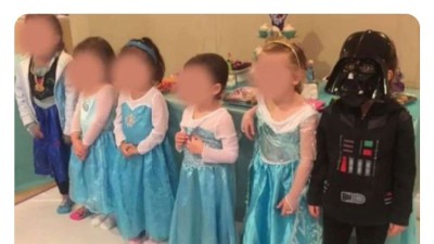 디즈니 옷을 입고 오라는 유치원